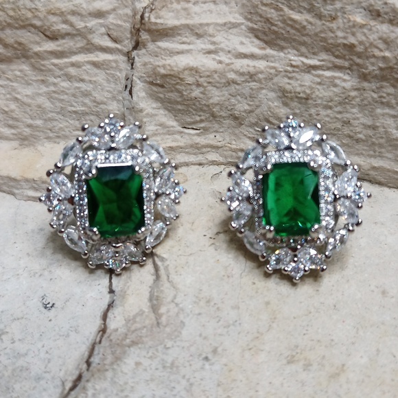 Jewelry - Emerald CZ earrings